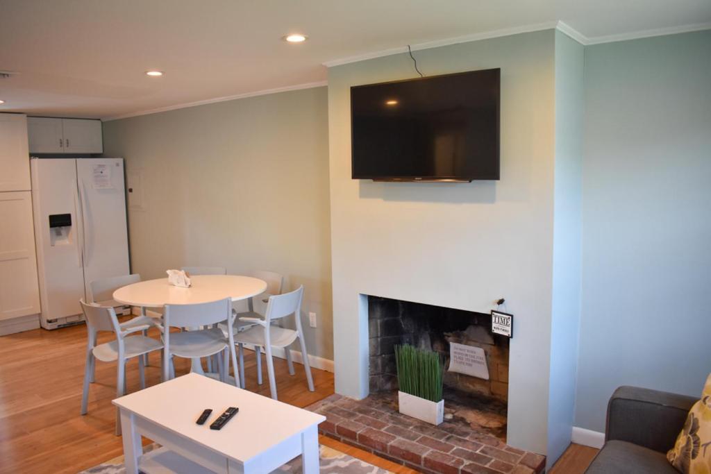 Seaside Serenity, Just A Block /0.1 Mile Away From The Beach Yarmouth Port 外观 照片