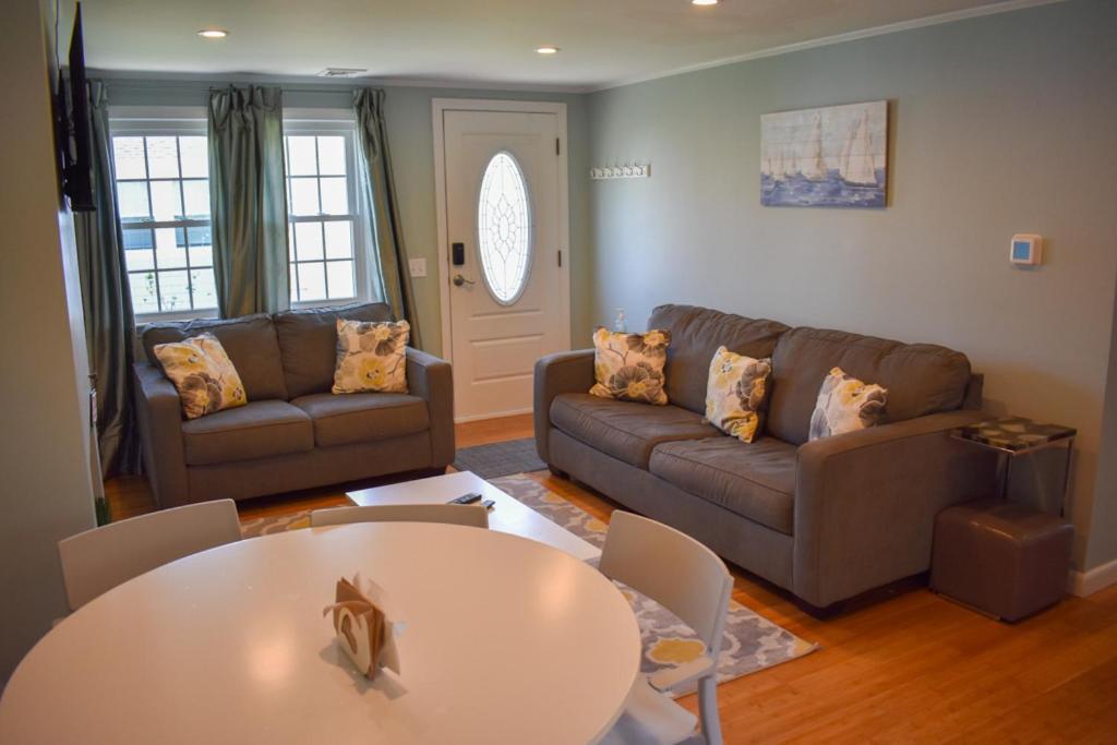 Seaside Serenity, Just A Block /0.1 Mile Away From The Beach Yarmouth Port 外观 照片